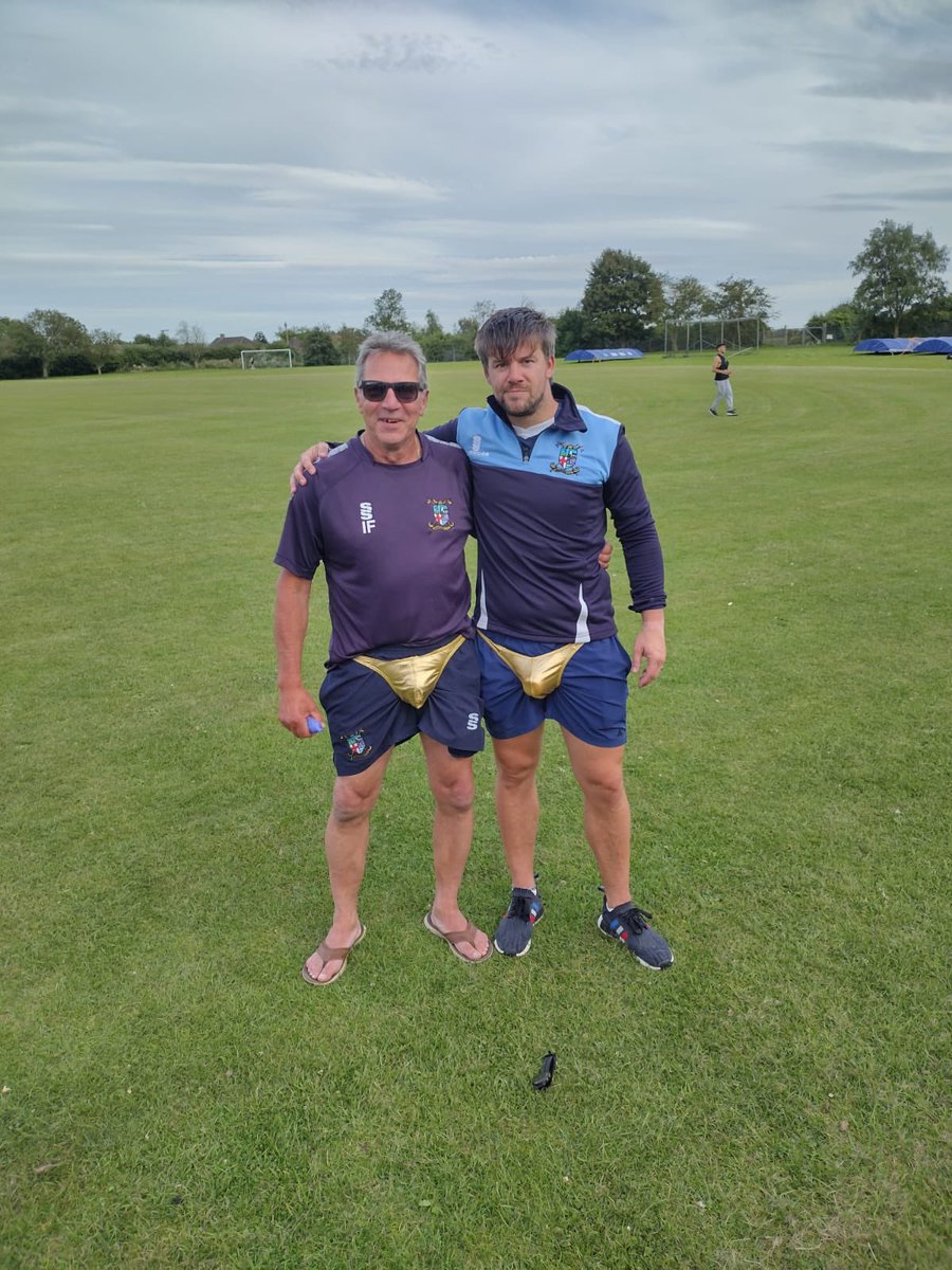 🚨First team and Second team bring home 25 big ones 🚨

5-17 for golden arm for the seconds and a massive 128 not out for <a href="/collycolclough/">Brett C</a> in the run chase for the firsts. 

#getthejugsin #25bigonesx2 #thisiswhatitsliketobemartham