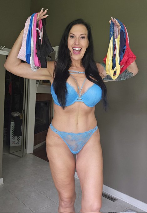 My Twitter feed is being so weird today.🫤  Let's have some fun. Who wants to buy some of my panties.😛 DM