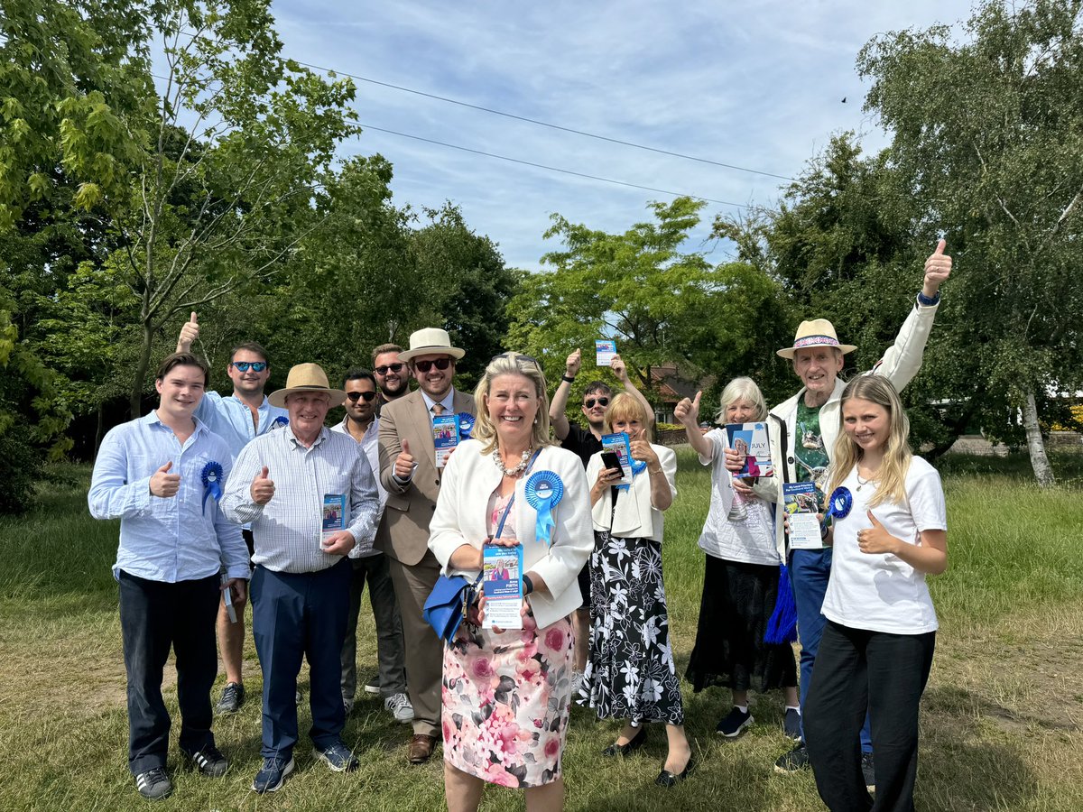 Anna_Firth's tweet photo. 💫Our final SUPER Saturday of the campaign in #Chalkwell and #WestLeigh with my fabulous team!! Big thumbs up for force Firth👍🦸‍♀️

#VoteAnnaFirth
#AnnaFirth4SouthendWestandLeigh
#GeneralElection2024 https://t.co/KvwLkGSHw3