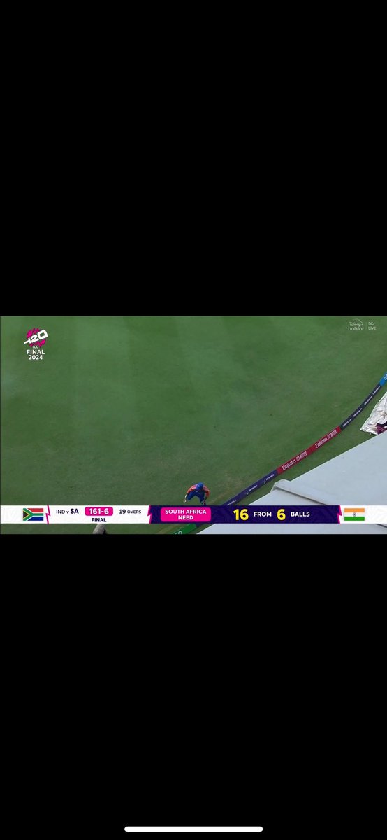radzjeewa7's tweet image. Guys they robbed us😭 LOOK AT WERE THE BOUNDARY LINE REALLY IS SUPPOSE TO BE?!
