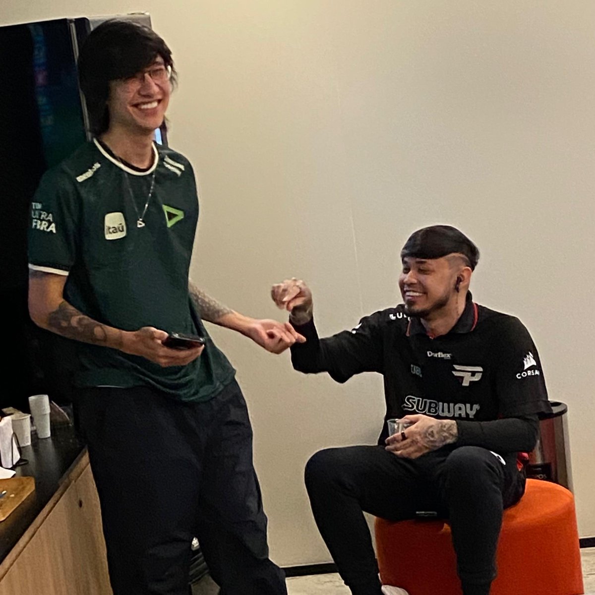 paiNGamingBR's tweet image. tão tentando recrutar o xsqdl pro 2v2 de ivern