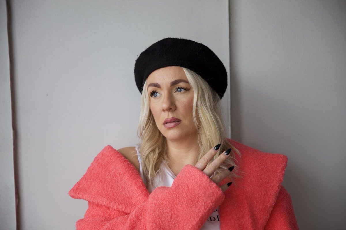 beatonthebeeb's tweet image. ✨Nadine Randle joins @deanjacksondj on the show now.
🇸🇪 They chat about her new track 'Perfect Imperfect', splitting her time between Sweden and The East Midlands, and @Eurovision adventures.
📻 bbc.co.uk/programmes/p0j…