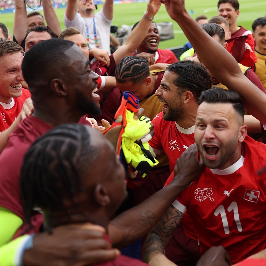 mandapelotas's tweet photo. SORPRESÓN en la #EURO2024, ¡ITALIA ELIMINADA! ❌🇮🇹

En media hora es el turno de 🇩🇪 Alemania contra 🇩🇰 Dinamarca, ¿podrán con la “maldición” del anfitrión? 👻

Corre, ¡ponte nuestro programa para conocer todo sobre el partido de las 21:00! ➡️ https://t.co/csPPEPNuIn https://t.co/uNbyx4PEWr