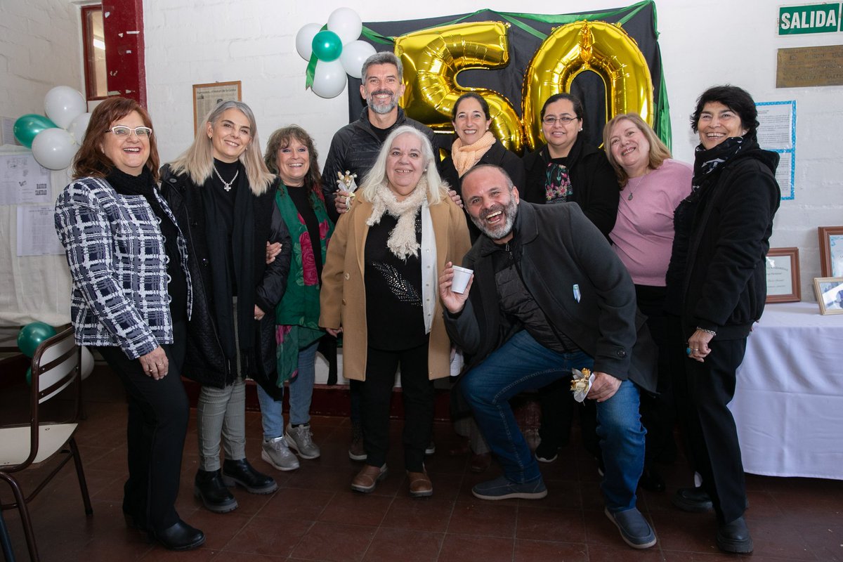 UlpianoSuarez's tweet photo. ¡Felices 50 años querida Unión Vecinal Barrio Sanidad! 
Disfrutamos de un hermoso festejo junto a esta gran comunidad que, a través del trabajo en equipo, hacen un gran aporte a todos los que viven aquí. https://t.co/cMUvRFCEpL