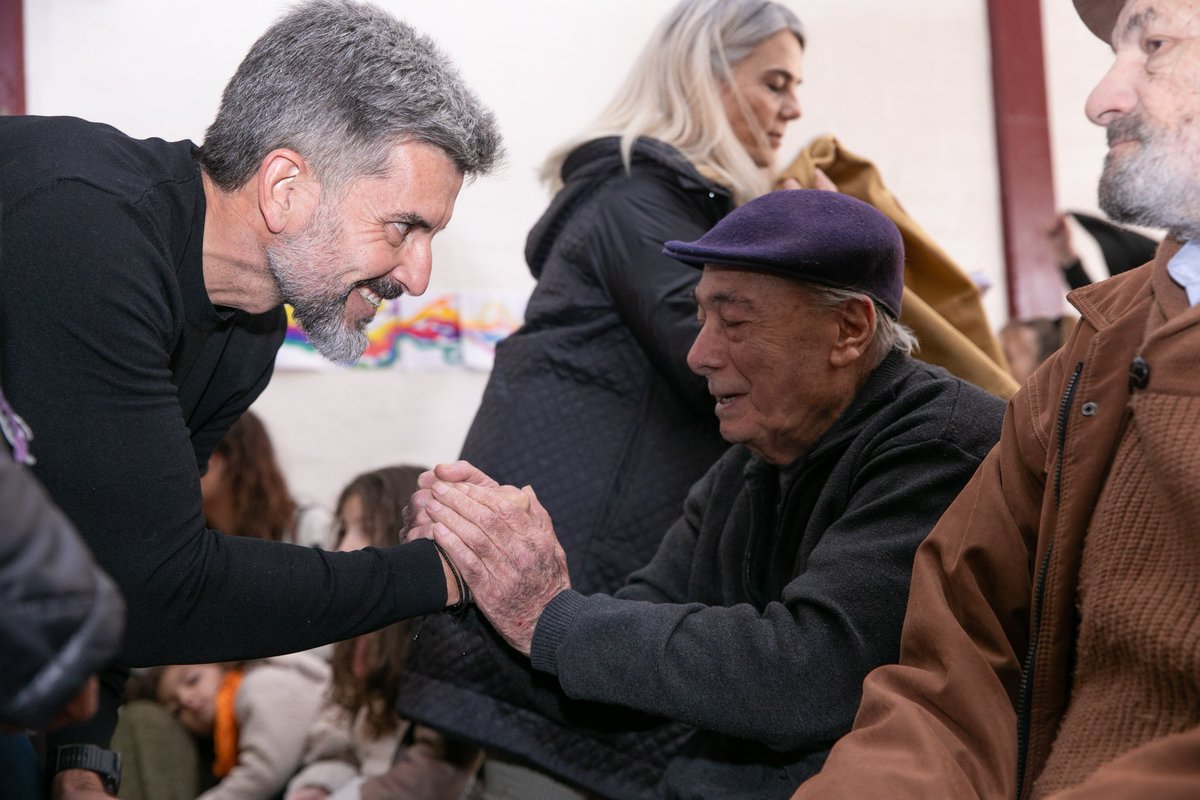 UlpianoSuarez's tweet photo. ¡Felices 50 años querida Unión Vecinal Barrio Sanidad! 
Disfrutamos de un hermoso festejo junto a esta gran comunidad que, a través del trabajo en equipo, hacen un gran aporte a todos los que viven aquí. https://t.co/cMUvRFCEpL