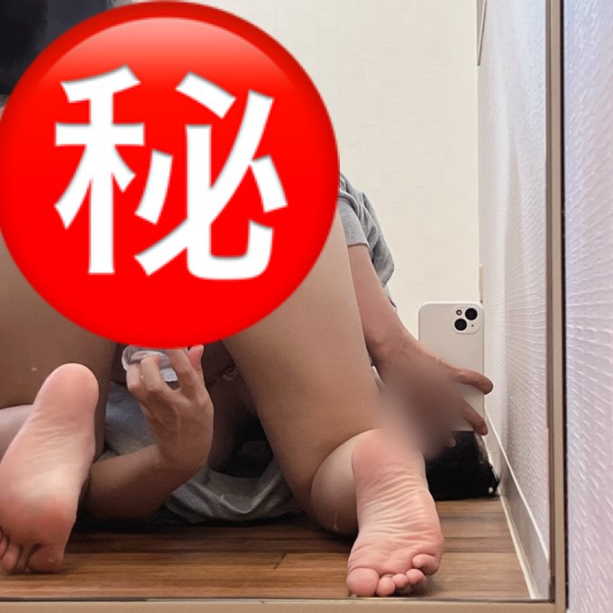 鏡越しに自撮りオ○ニーってえちだよね♡  自分のあえぎ声を聞くだけでも濡れちゃうのに デ⚫︎ルド挿入してる穴が丸見えで、もうぐちょぐちょ🥰  無料動画はこちら..// https://t.co/z2Q4gyTLY5