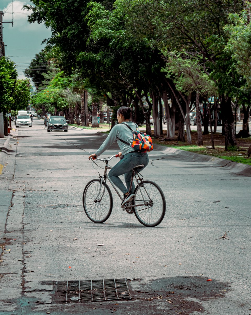 Mujeres al poder sobre dos ruedas, transformando caminos y comunidades. 🚴‍♀️✨ #MujeresEnBici #Empoderamiento