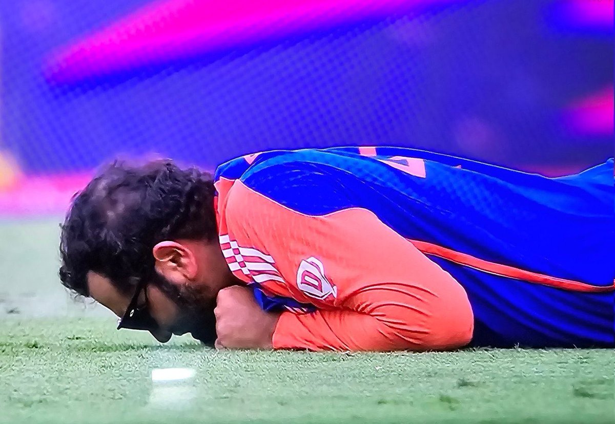 karths16's tweet photo. You came close, yet cannot finish
You came in lead, yet cannot win
You came hitting, yet cannot cross the line

It’s not the finish
It’s not wins
It’s not the line

It’s the journey, trust, process and team work. Congrats Captain #INDvSA  #T20IWorldCup  #T20WorldCup2024Final https://t.co/t4OxY8PesO