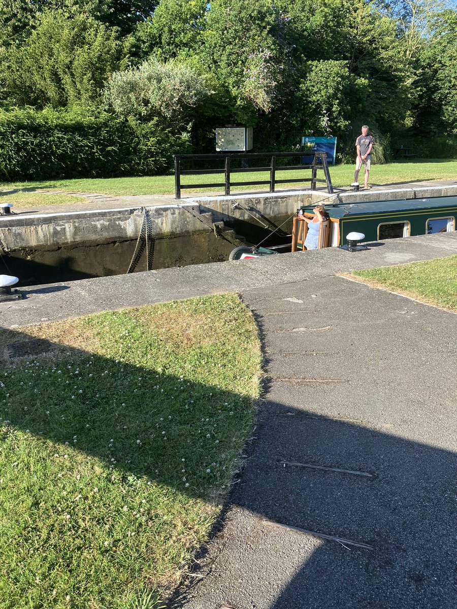 dmsmiff's tweet photo. @ThamesPathNT @suzirowcliffe @NationalTrails @NatTrailsUK @RamblersGB @RiverThames @MyMarlowUK Excellent day. Ended in The Trout for dinner! https://t.co/QuBNKNmHv3