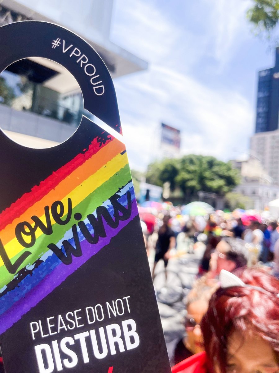 vboutiquehotels's tweet photo. Marchamos juntos, alzamos nuestras voces y nos apoyamos mutuamente, porque creemos en un futuro donde el amor y la igualdad prevalezcan sobre el odio y la discriminación ¡Vamos con orgullo, porque cada paso cuenta! 🏳️🌈✨ #MarchaPride https://t.co/JFoxPqBSBU