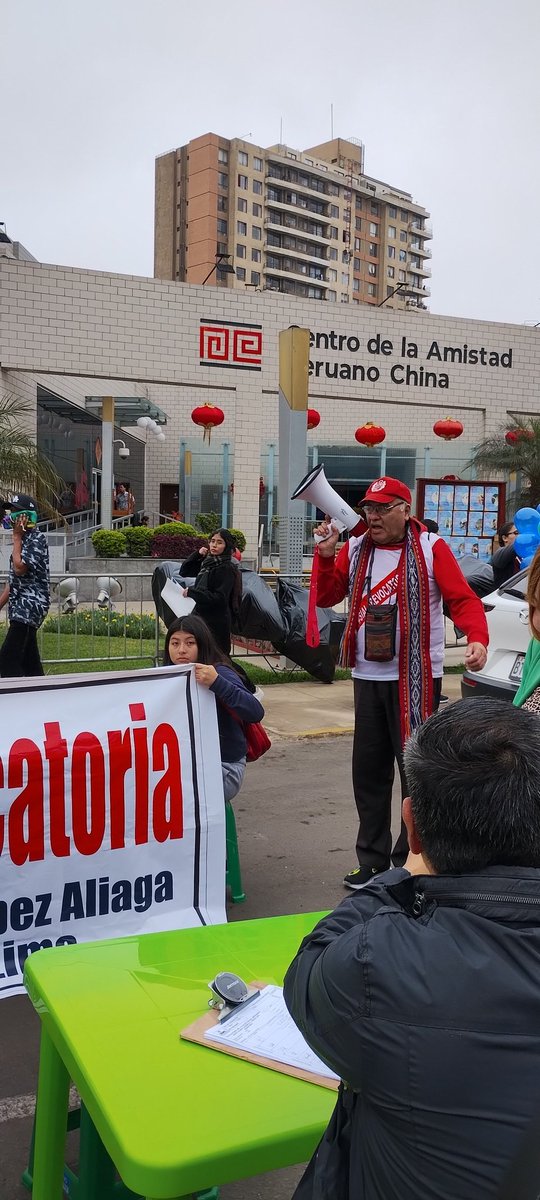 LimaFueraPorky's tweet photo. 🚨 #Firmaton en la #MarchaDelOrgullo
Estamos frente al Centro de la Amistad Peruano China
¡¡Nadie hace colas!!
Tenemos decenas de voluntarios a tu servicio.
¡Todo Lima firma!
¡Fuera, López, fuera!
🐷👎
#Revocatoria @MuniLima https://t.co/nu6zZCoa46