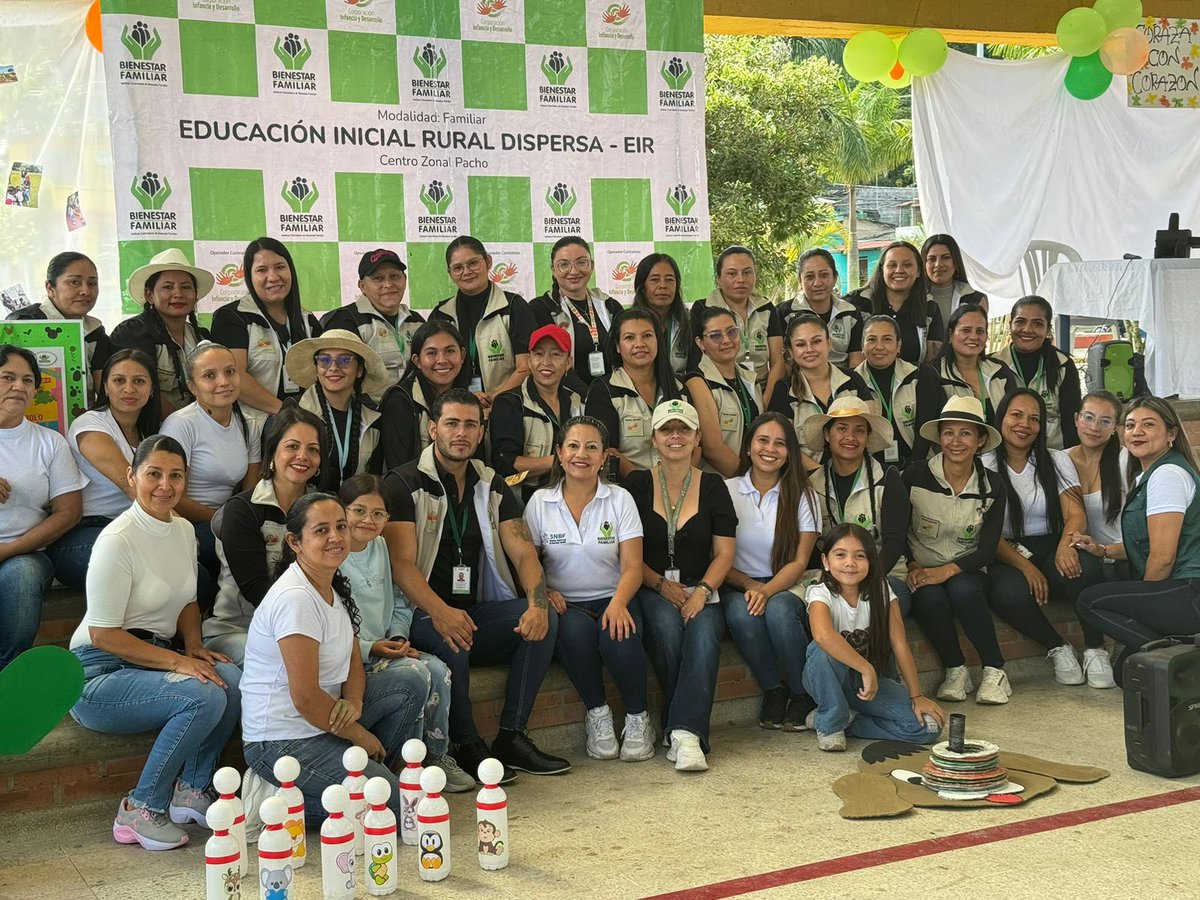 URestitucion's tweet image. #Cundinamarca🍃La #URT territorial Bogotá desarrolla en #Yacopí la Feria de Atención nos juntamos para trabajar por sus derechos. Un espacio que recibe a más de 200 víctimas y ciudadanos del municipio para que accedan a la oferta institucional de 10 entidades del orden nacional.