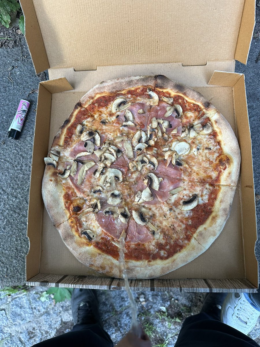 der_boss85's tweet photo. dinner is served 
#derboss85 #humiliation #erniedrigen #pissslave https://t.co/nddYUZo4R2