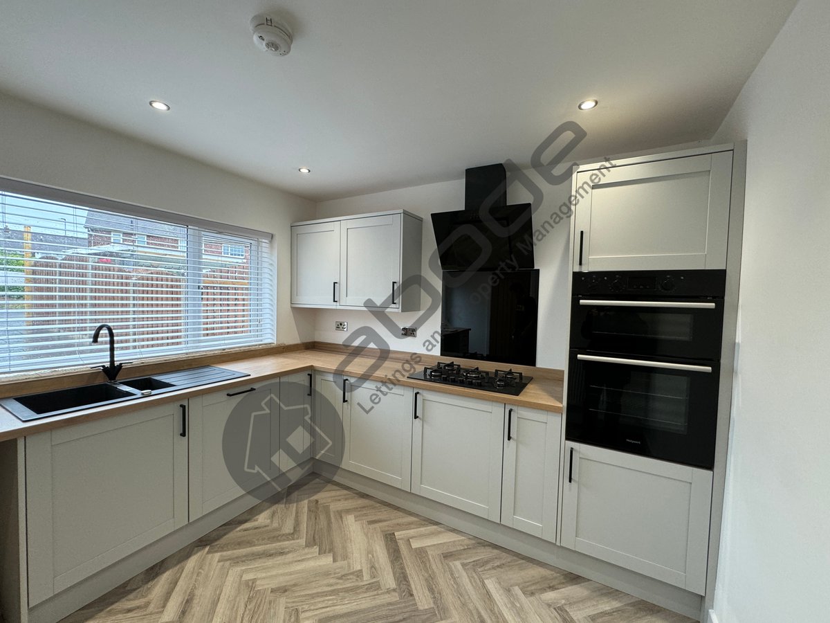 Abode_Lettings's tweet photo. Looking for a spacious, renovated family home in Rotherham? 

Now for only £1,195 pcm, you could live in this fantastically renovated 4-bedroom semi-detached house located in a popular residential area.

📞Contact us on 01709 749039 for more details!

https://t.co/crMQcjXoUx https://t.co/9pNuUeMukM