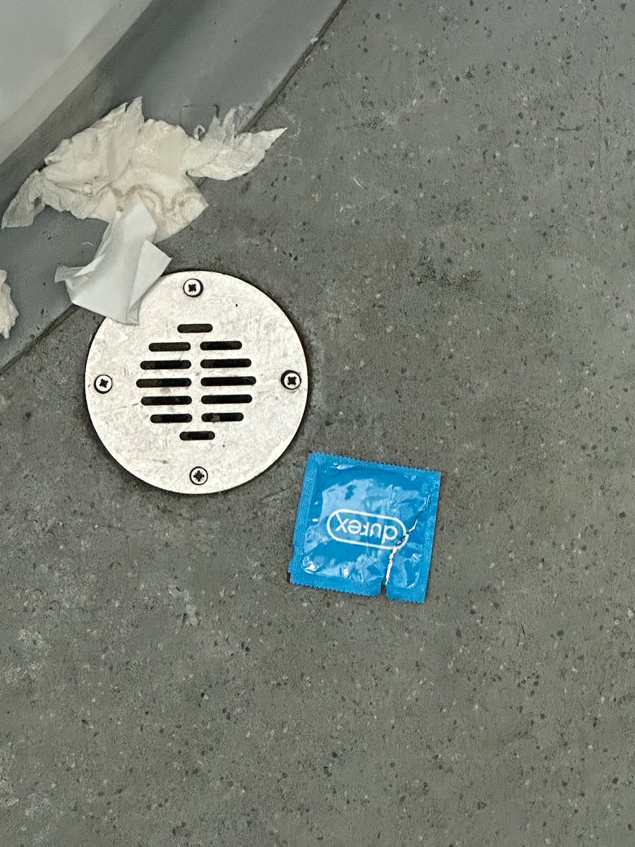 velveteilish's tweet photo. … @Se_Railway not only was my train delayed, i finally board it and this is the state of the toilets! absolutely disgusting 🤢 DO BETTER! https://t.co/pqLzlEGfh3
