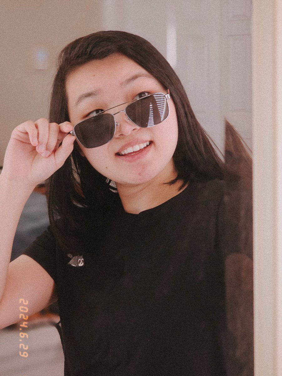 SuperSeizer's tweet photo. she's baaaaaaaack 🌈

doing a lil chill chat stream with some games at ttv/superseizer ✨️ https://t.co/QRQ6eRdfEu