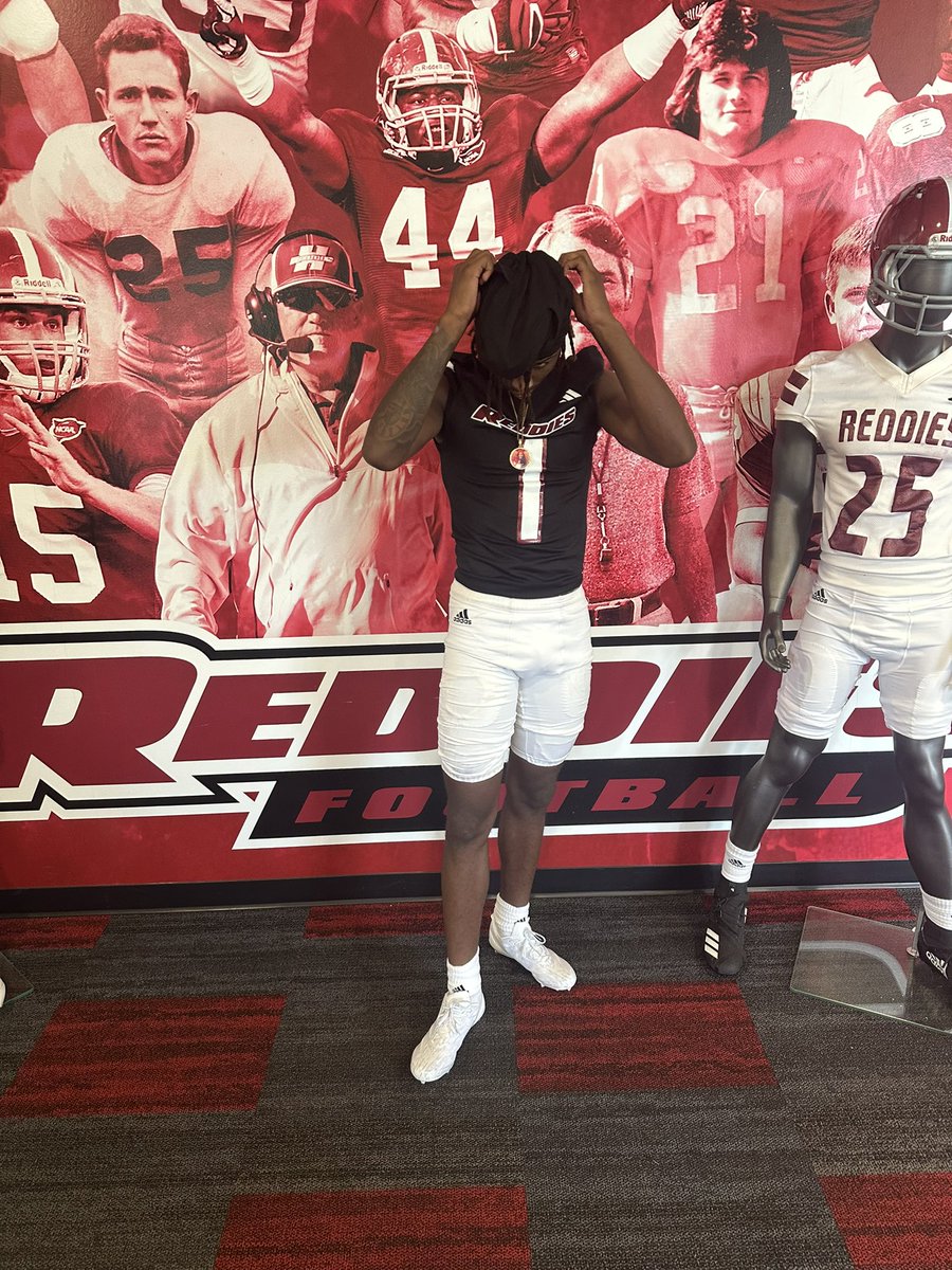 After A Great camp and conversation with <a href="/Lliott_Curry/">L’liott Curry</a> I am very blessed to receive my 11th official offer from <a href="/ReddiesFB/">Henderson State Football</a> <a href="/coachdwms/">coachdwms davion williams</a> <a href="/ArElite100/">Arkansas Elite 100</a> <a href="/EarlGill10/">Earl Gill</a> <a href="/PrescottAthlet1/">Prescott Athletics</a> <a href="/PrepRedzoneAR/">Prep Redzone Arkansas</a> @NaturalStateFB 🔴⚪️<a href="/CoachBrianGlas1/">Coach Brian Glass</a>