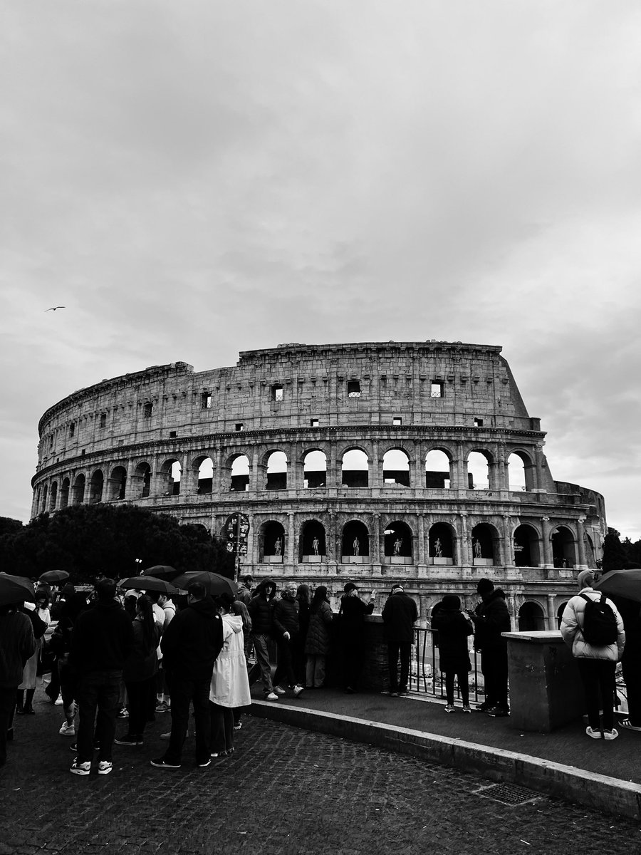 kkingmads's tweet photo. When in Rome https://t.co/aT7z5Dm6op
