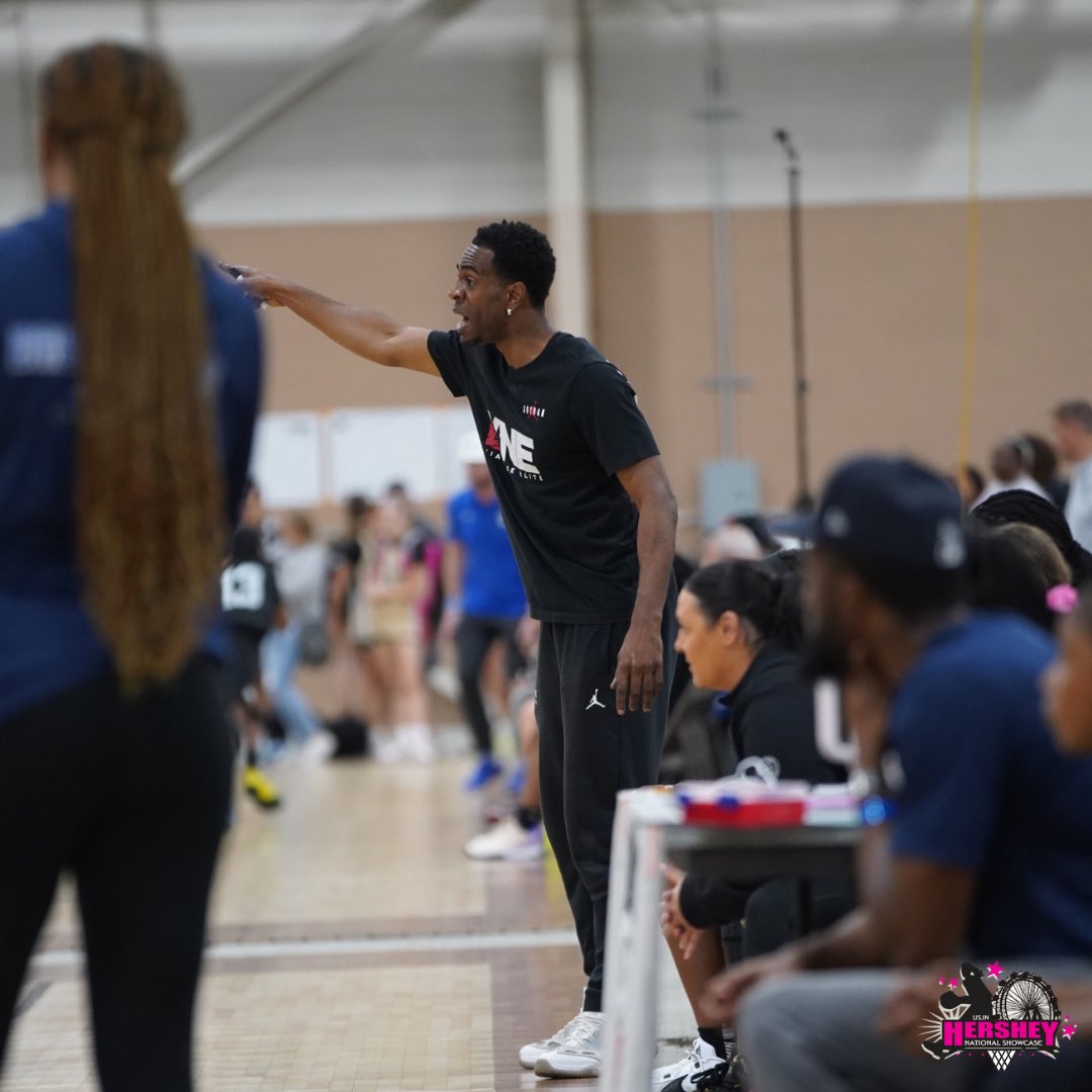 USJN (@usjn) on Twitter photo USJN’s Hershey Showcase: Chapter 1🍫🏀
#TheFuturePlaysHere USJN’s Hershey Showcase: Chapter 1🍫🏀
#TheFuturePlaysHere