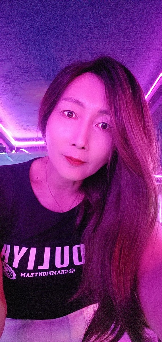 이모션에서♥ 
담주 주말 1주년 이벤트 한다네여^^