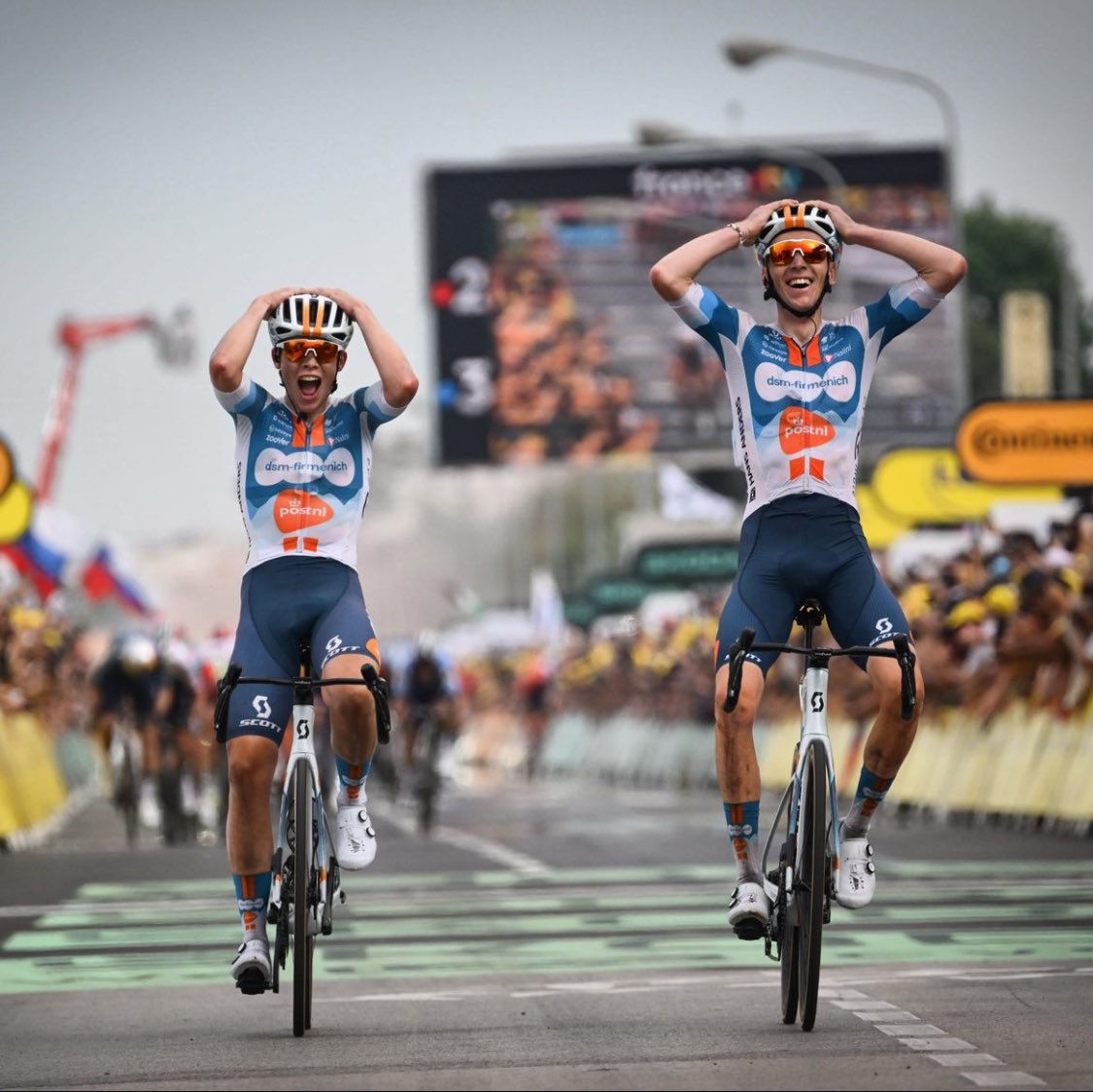 John Degenkolb (@johndegenkolb) on Twitter photo What the hell! not even in our wildest dreams we predicted a double victory at the grand depart of the 2024 <a href="/LeTour/">Tour de France™</a> . what a race. perfect @dsmfirmpostnl teamwork. a battle in the heat and then <a href="/romainbardet/">Romain Bardet</a> attacked 50 k to go and finished with <a href="/fvandenbroek/">frankvandenbroek</a> chapeau mates!!! What the hell! not even in our wildest dreams we predicted a double victory at the grand depart of the 2024 <a href="/LeTour/">Tour de France™</a> . what a race. perfect @dsmfirmpostnl teamwork. a battle in the heat and then <a href="/romainbardet/">Romain Bardet</a> attacked 50 k to go and finished with <a href="/fvandenbroek/">frankvandenbroek</a> chapeau mates!!!
