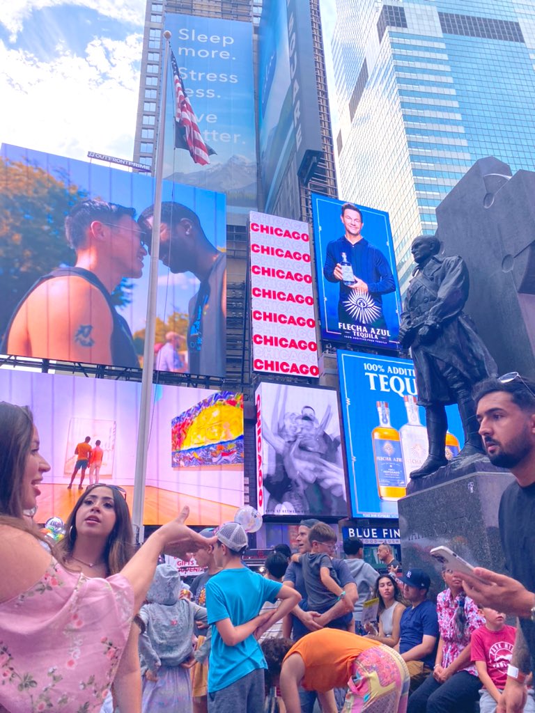 sarutobi1223's tweet photo. Times square from Manhattan NYC
#Timessquare
#humancanvas https://t.co/h3YbXPMnvC