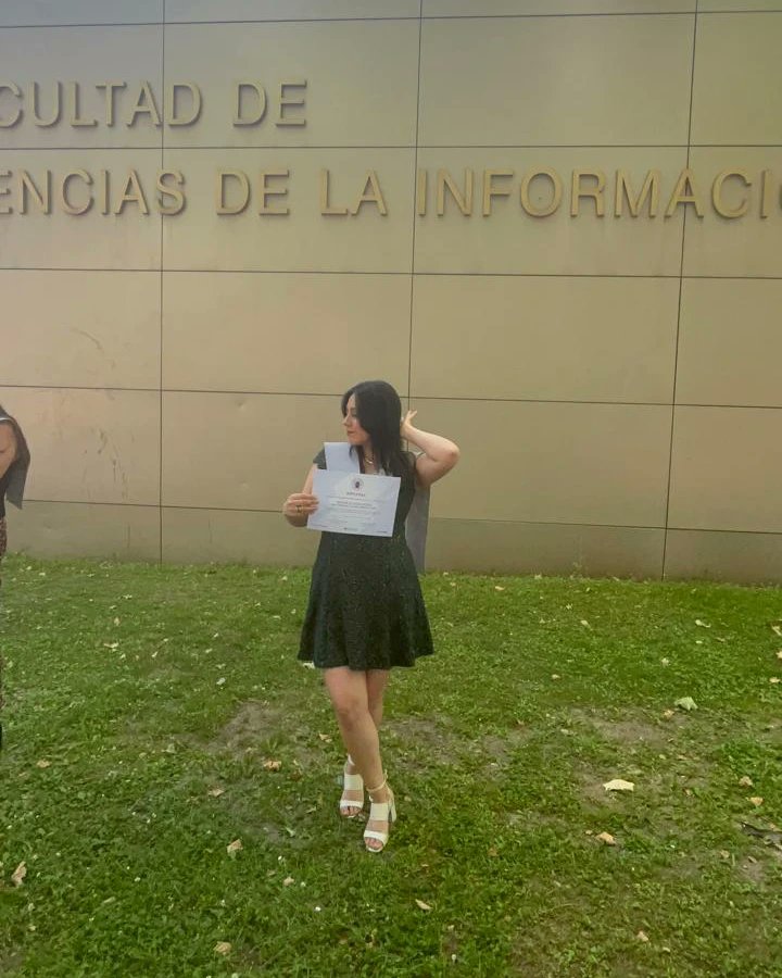 caro_comscience's tweet photo. Cheers 🥂 for this new milestone! It is grateful to see my professional growth in the #Scicomm field🧪📢 https://t.co/cd6Arbqefp