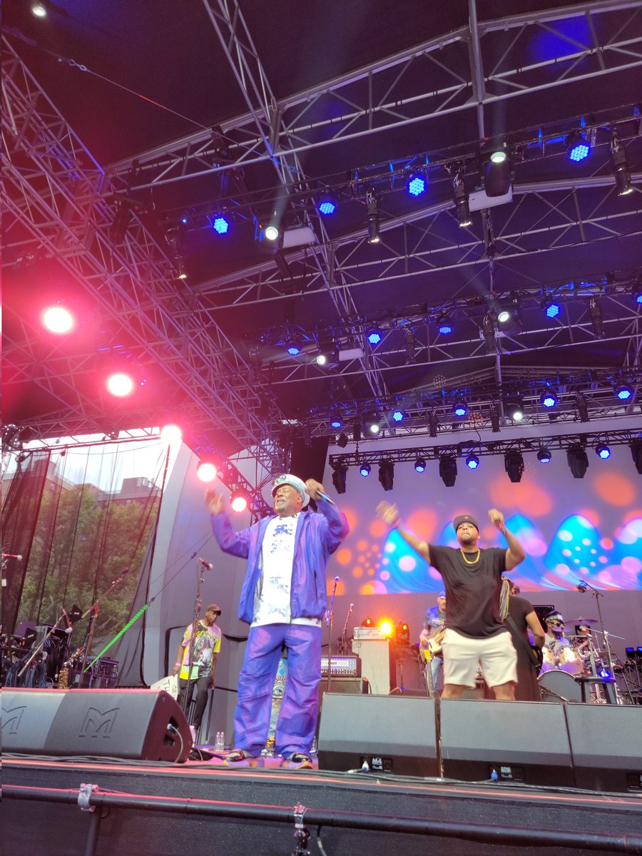 InsideHoops's tweet image. George Clinton performing live in front of us right now #Pfunk