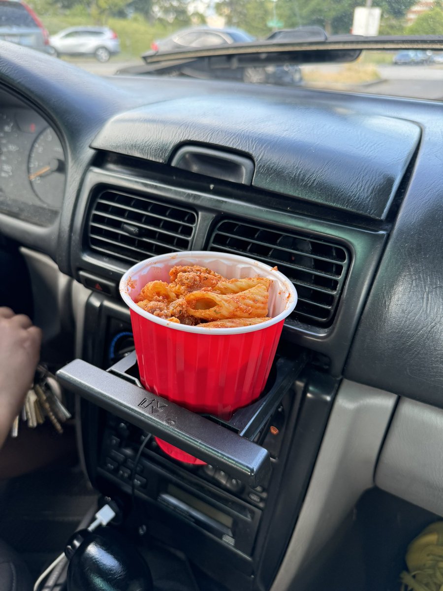 yuhlex's tweet image. rigatoni rack is my favorite feature