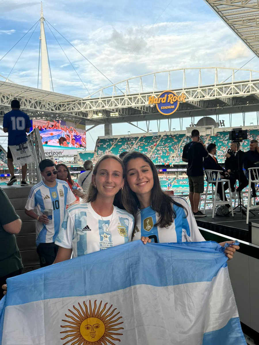 tocajuniorsfc's tweet photo. ⚽️🏆 #CopaAmerica
Vamos las #MYSTICS
TOCA presente en la previa de ARGENTINA 🇦🇷 vs PERÚ 🇵🇪
#CA2024 #CopaAmerica2024 #TocaAmerica #VamosArgentina @afaseleccionen
🔵🔴 #WeAreToca #TOCA #tocajuniors #PLAYsimple #Futbol #Football #soccer #Youthsoccer #soccerprograms https://t.co/VJzgZpQ0p9