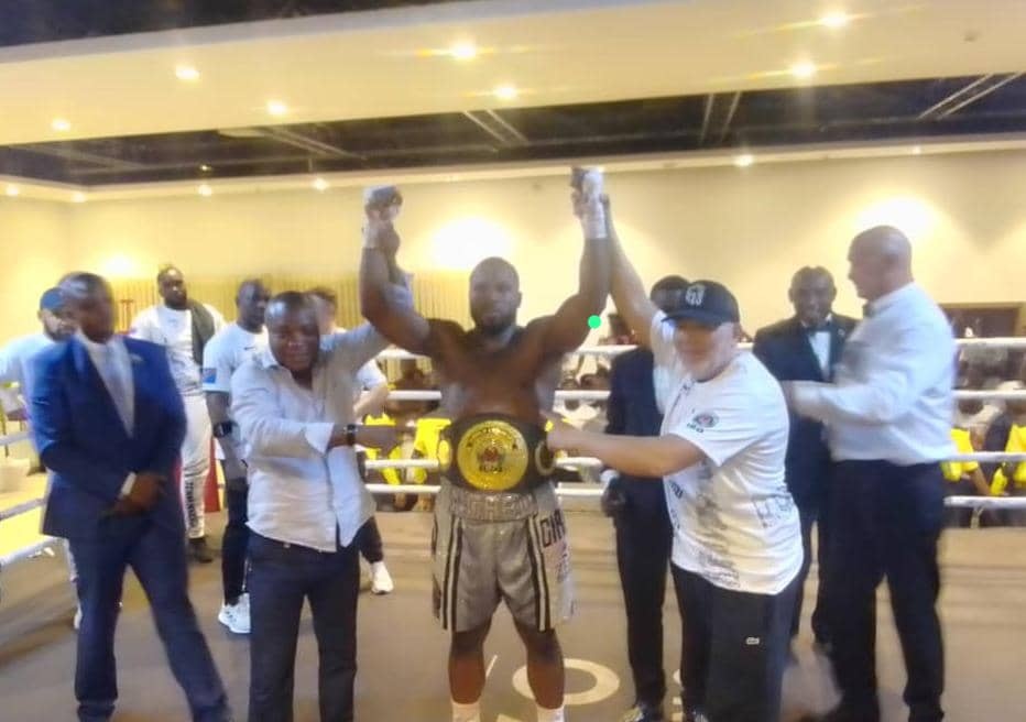 acprdcongo's tweet photo. #RDC: Boxe: le boxeur international congolais Yves Ngabu, vainqueur du Mexicain Kevin Martinez par abandon, après avoir obtenu un KO au 5ème round, samedi à Kinshasa, capitale de la République démocratique du Congo (RDC), en combat du championnat du monde de boxe IBO (International Boxing organisation).
Découvrez d'autres infos sur notre site  https://t.co/tGEWJ2BOoV