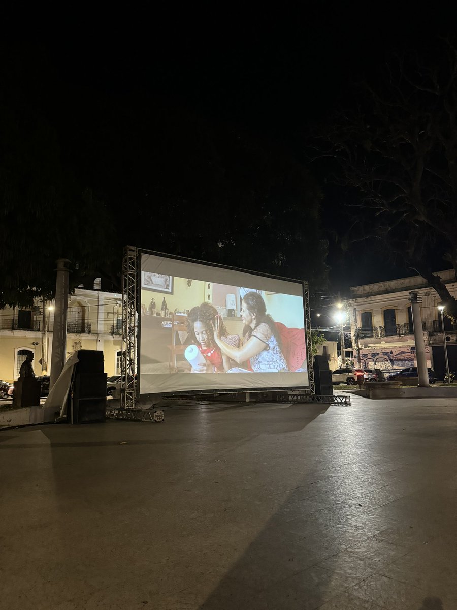 Projeto <a href="/circularbelem/">Projeto Circular</a> na Praça do Carmo. Circulando Cinema. Lindo demais.