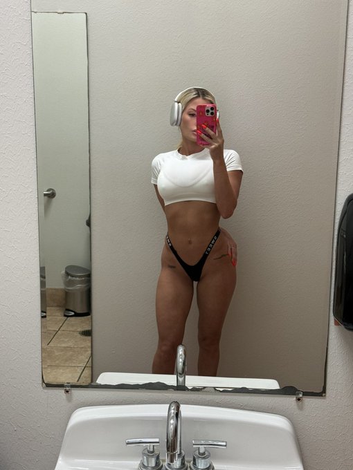 Watch 𝔩 𝔢 𝔵 𝔦 𓆩♡𓆪's leaked NSFW photo on TwXstars