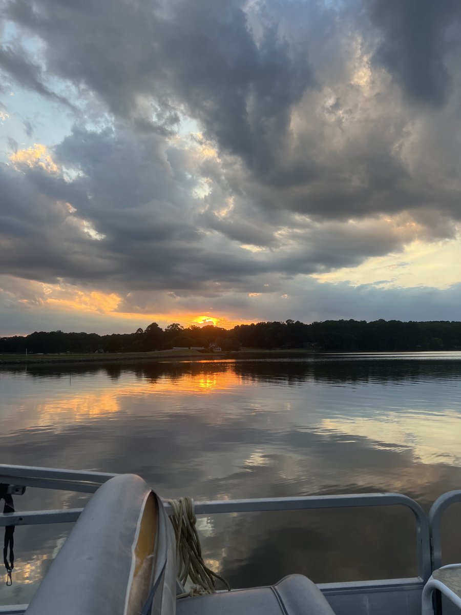 Gorgeous sunset and boat ride with good boy Theo. #LakeLiving #BoatLife #GoodBoy