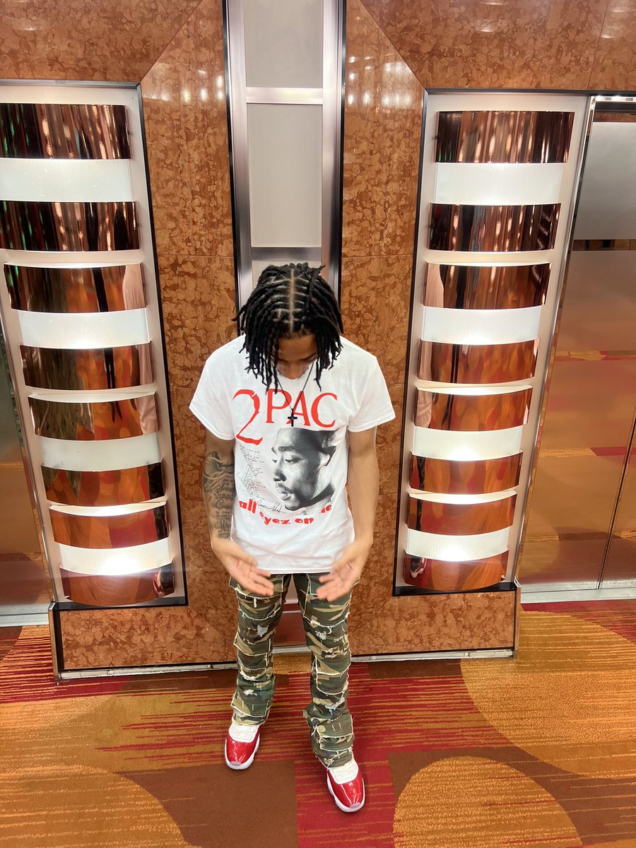 Deontee2x's tweet photo. Tell peezy call my phone for his books I got some money , u got $30 den send it who said it gotta b ahunnit π― #FreePeezy #FreeBG https://t.co/rjwb3YM2xr