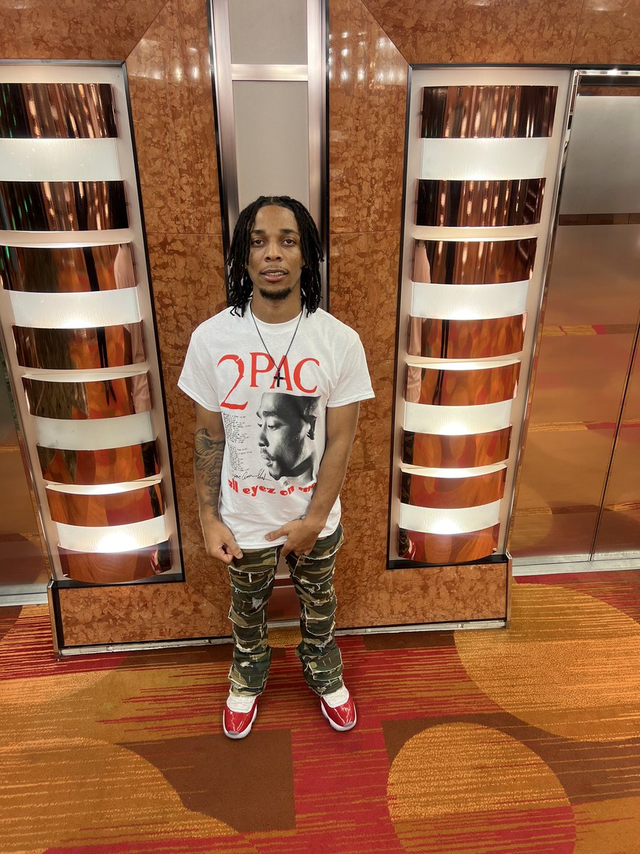 Deontee2x's tweet photo. Tell peezy call my phone for his books I got some money , u got $30 den send it who said it gotta b ahunnit π― #FreePeezy #FreeBG https://t.co/rjwb3YM2xr