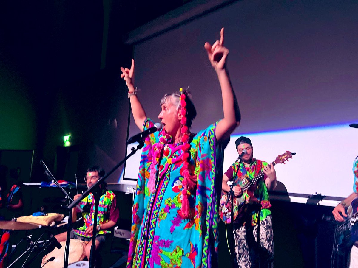 aterciopelados's tweet photo. En Londres, en el marco de la London Climate Action Week, acompañamos una velada de sensibilización y comunicación por parte de @CuencasSagradas  y @earthpercentorg para la protección del Amazonas Ecuatoriano y Peruano para el futuro de la humanidad #lcaw2024 @coicaorg https://t.co/TmXzzDpcHn