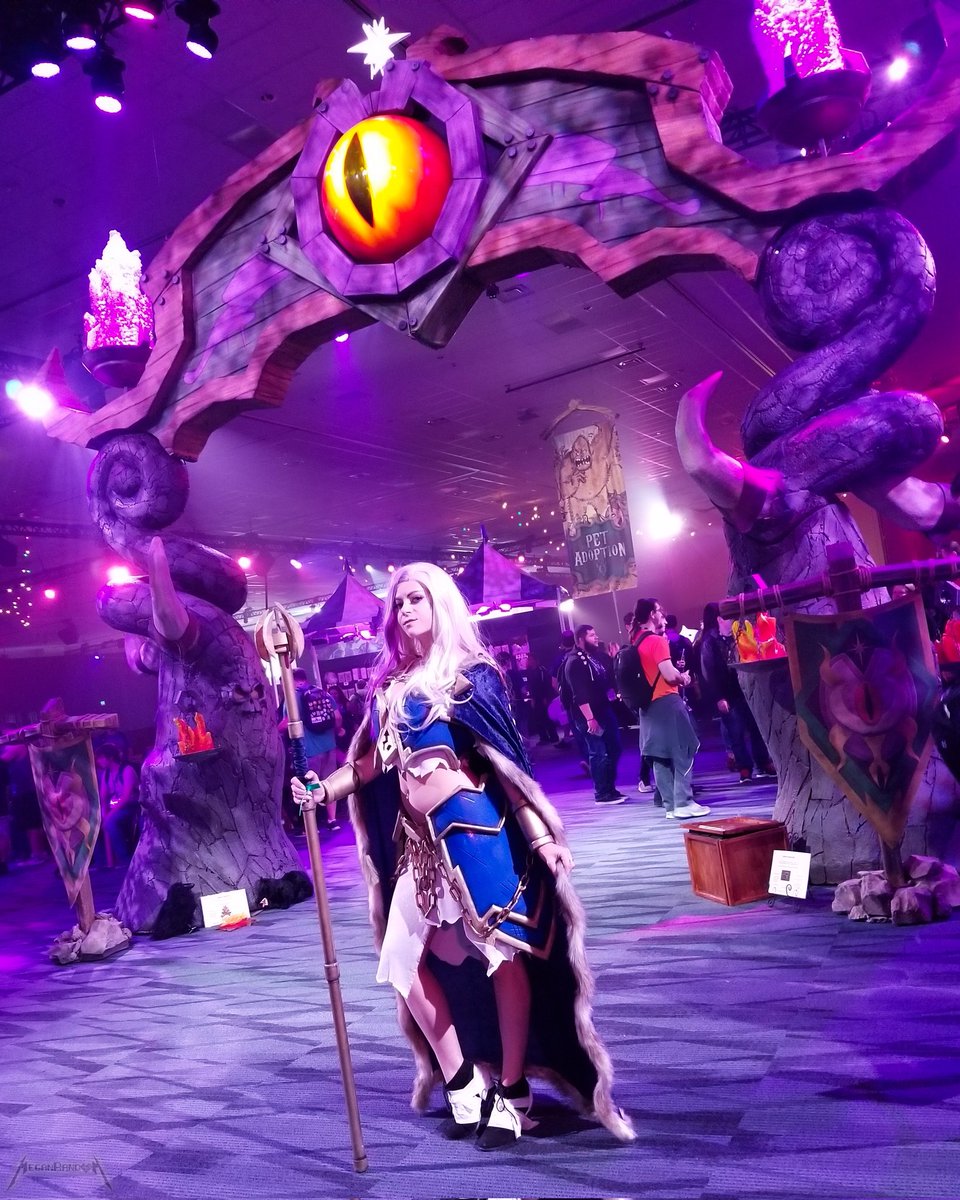 ItsMeganRandom's tweet photo. #Blizzcon 2017 ✨️💙🔮 https://t.co/3RJqBTRM9w