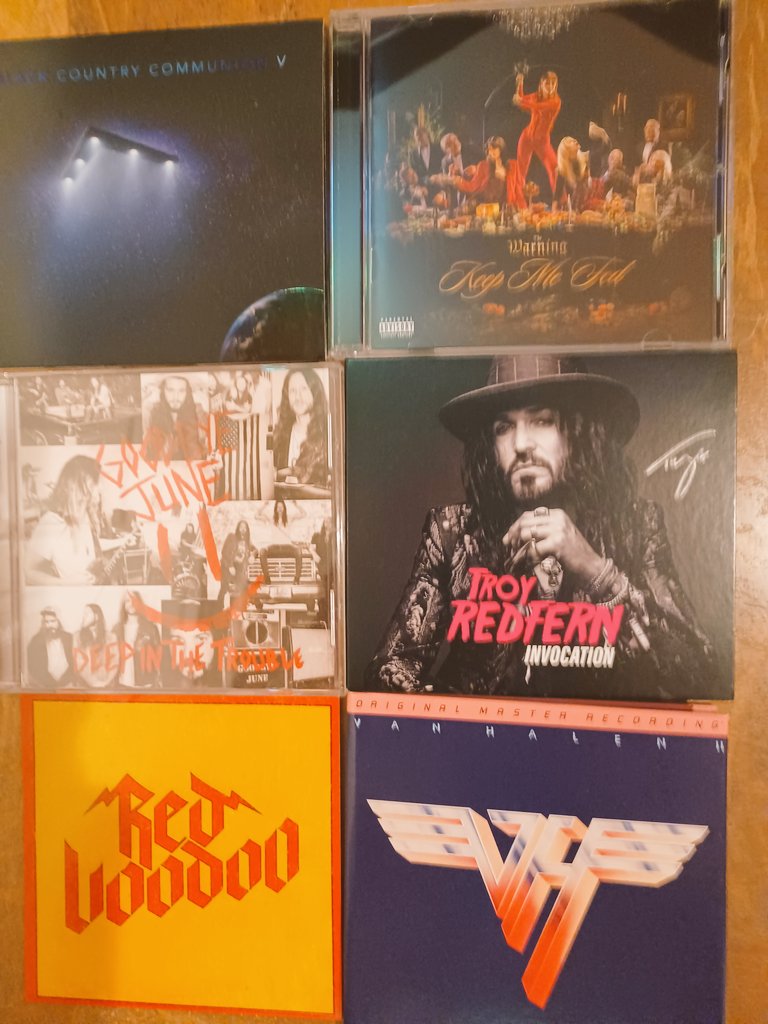 ChrisKot1970's tweet photo. New #redvoodoo @GoodbyeJune @bccommunion @TroyRedfernBand #thewarning and the new Original Master of #VanHalen II Keep Rocking!!! @mitchlafon 😎🤘🤘🤘 https://t.co/7shBTAsLMr