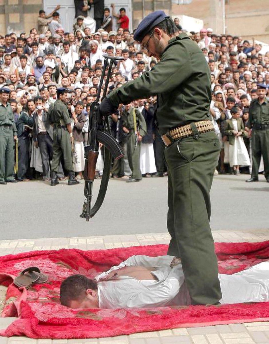 eduardomenoni's tweet image. Ejecución pública de violadores de niños en Yemen. ¿Apoyas este final para todos los abusadores pedófilos?