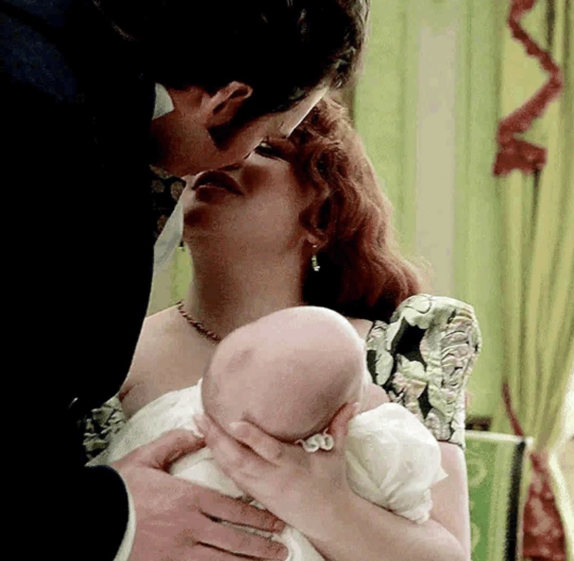 usuallysunny's tweet photo. some pure fluff where colin is the one to realise penelope is pregnant 🥹💕 https://t.co/y7oej7ESvD https://t.co/MzTqA4lY3N