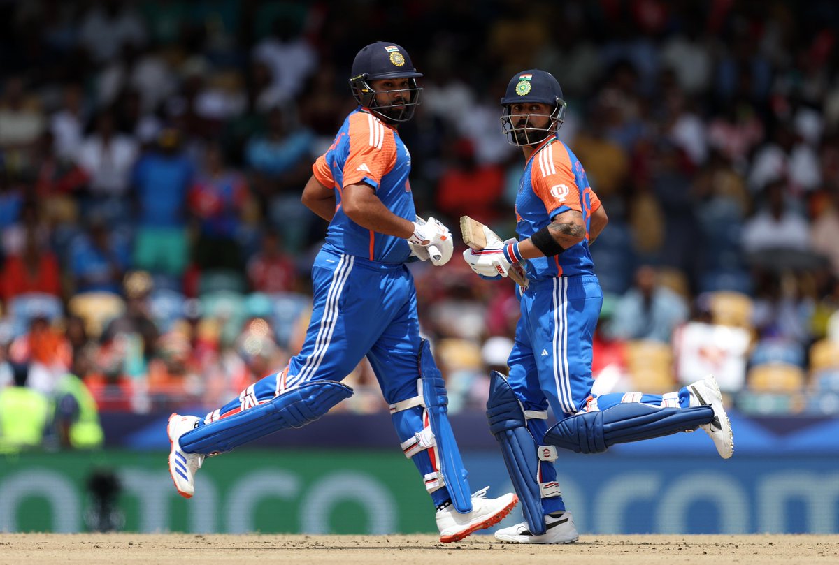 T20WorldCup's tweet image. 𝗧𝗵𝗲 𝗛𝗶𝘁𝗺𝗮𝗻 𝗮𝗻𝗱 𝘁𝗵𝗲 𝗞𝗶𝗻𝗴 🤩👑

#T20WorldCup #SAvIND