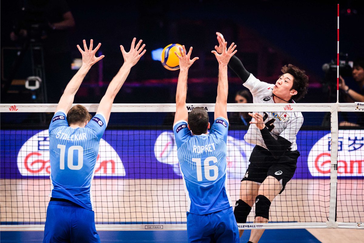 vking_jp's tweet photo. 女子に続き男子も初の決勝進出🔥

🇯🇵日本代表 3－0 スロベニア代表🇸🇮

🇯🇵#バレーボール男子日本代表 がネーションズリーグ初の決勝進出！世界ランク3位のスロベニアに相性の良さ感じさせるストレート勝ち

第1セット 25-21
第2セット 27-25
第3セット 31-29

#ネーションズリーグ #男子バレー #バレーボール

📸Volleyball World