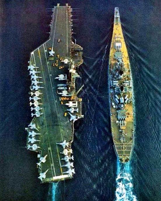 FlMichele69's tweet image. Aircraft carrier &amp;amp; Battleships

#USSMidway CV41 (1945-1992)
Midway Class
#USSIowa BB61 (1943-1990)
Iowa Class

📷 December 1987 #PersianGulf

@USNavy 🇺🇸