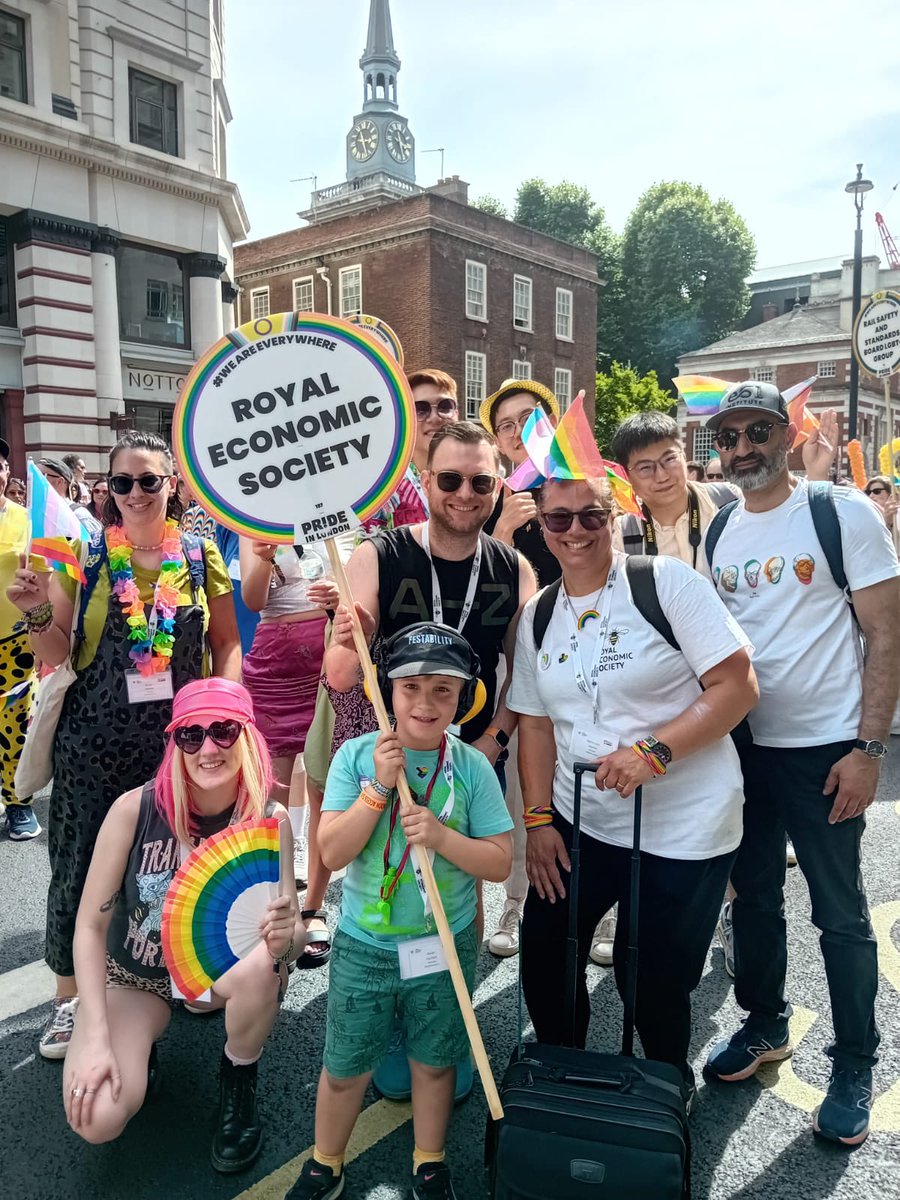 RoyalEconSoc's tweet photo. What a fantastic day to represent the discipline! We even had help from our little champions 🌈✨🌞
#WeAreEverywhere #RESPride #PrideInLondon https://t.co/PsZf4PHt1p