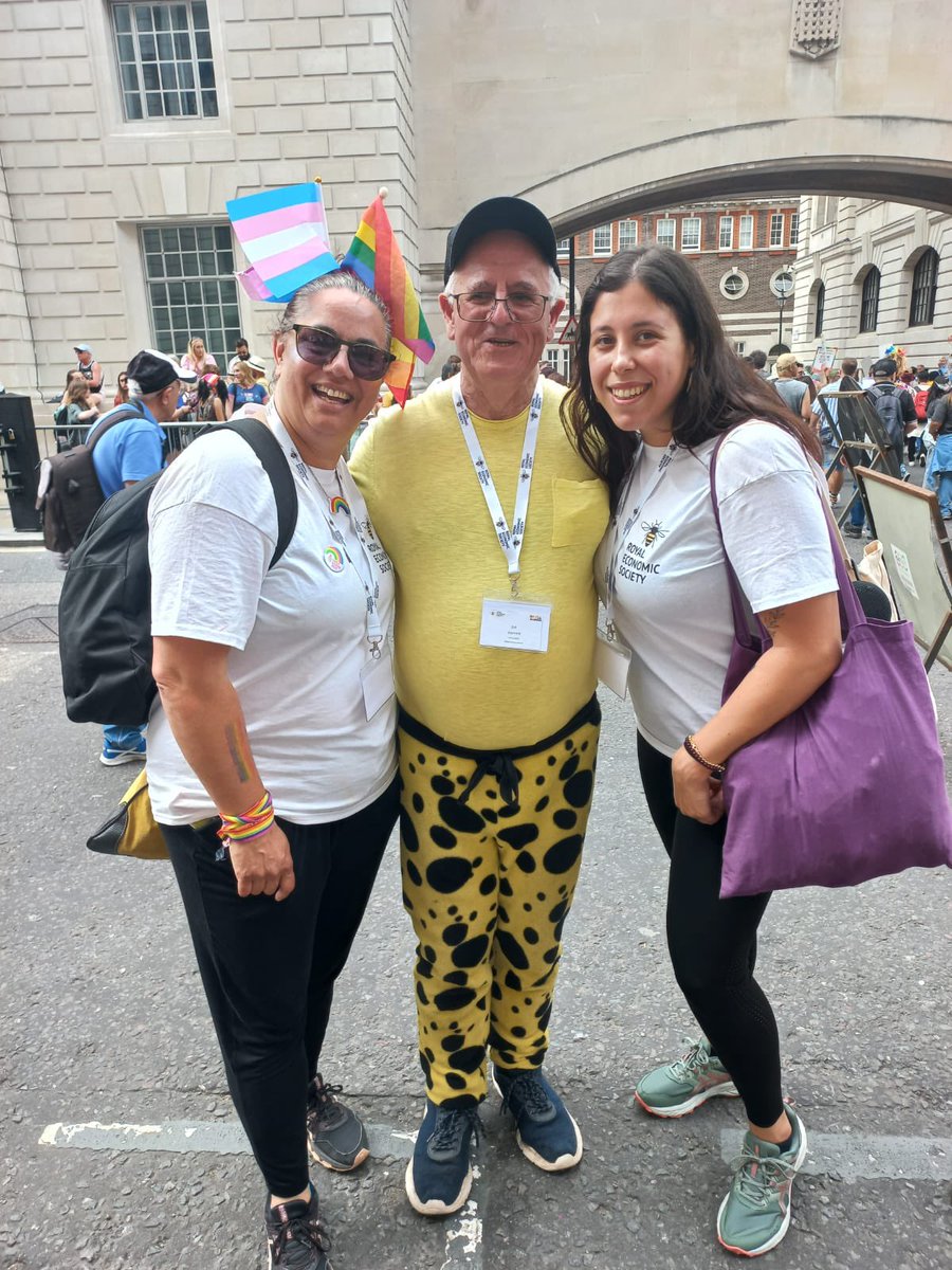 RoyalEconSoc's tweet photo. What a fantastic day to represent the discipline! We even had help from our little champions 🌈✨🌞
#WeAreEverywhere #RESPride #PrideInLondon https://t.co/PsZf4PHt1p