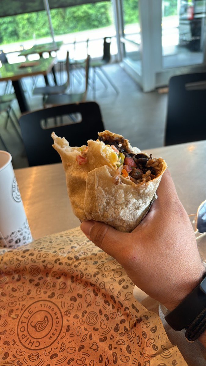 C_Dudeck's tweet image. Little @ChipotleTweets before work tonight.  No chips, guac or queso this time.  Enough on this burrito to feed a small village. #Dinner #hungry #loadin