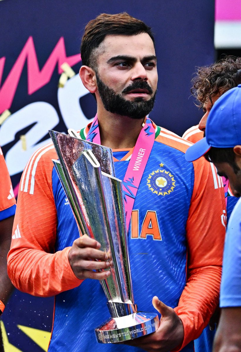 mufaddal_vohra's tweet photo. The GOAT retires from T20i with the trophy. 🥶🐐 https://t.co/YmkvkgArUt