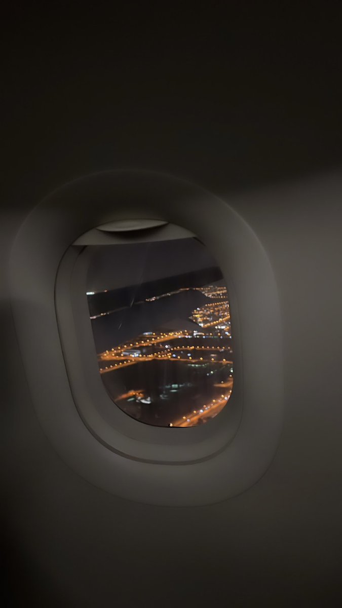 ajm7i's tweet photo. في رحلتي كان اشتياقي فرض
ليتك على لون الشفق بنتي 

حتى وانا بين السما والأرض
ما كنت افكّر غير فيك انتي ! https://t.co/lxODO9c4ex