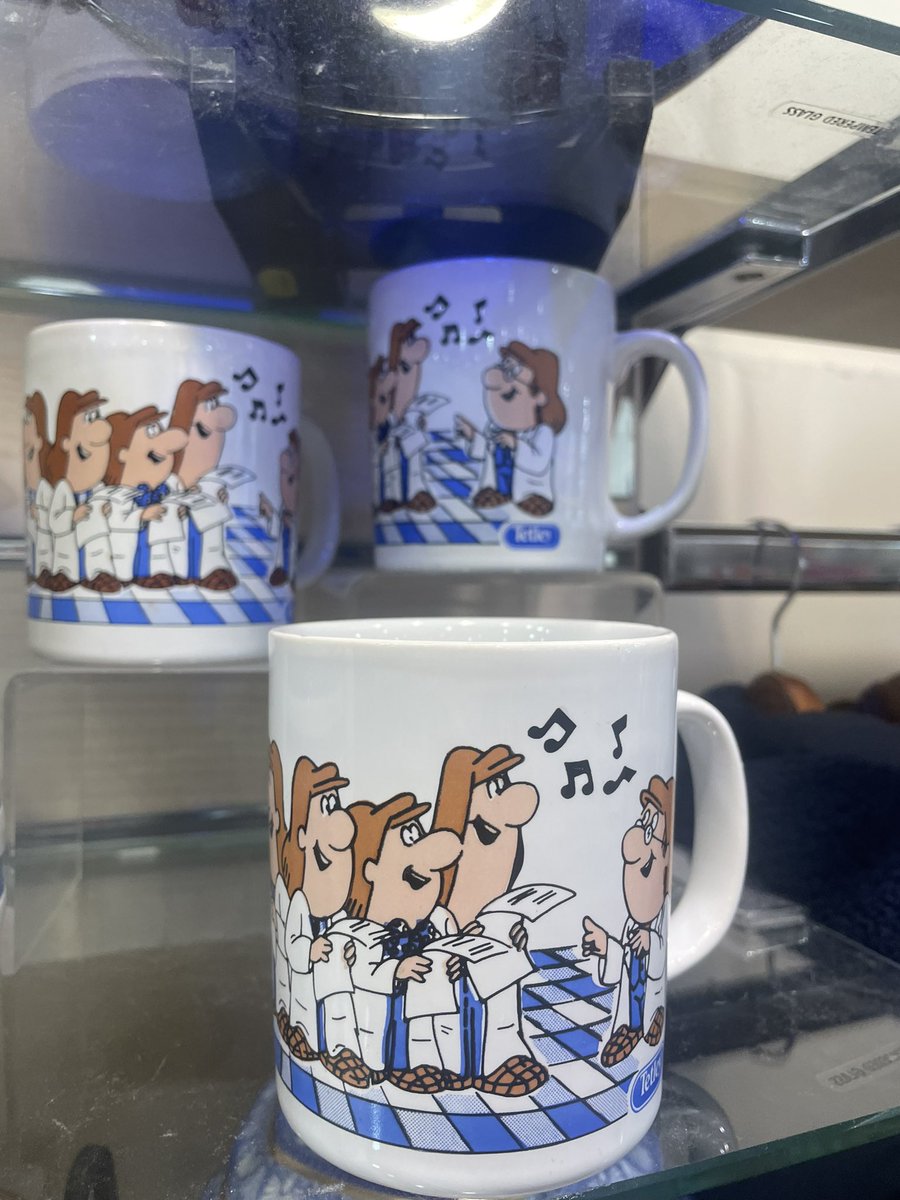 Gorgeous <a href="/tetleyuk/">Tetley UK</a> cups #vintage